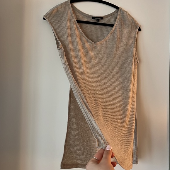 Tan Sleeveless top with side slit (Medium) - Picture 2 of 6